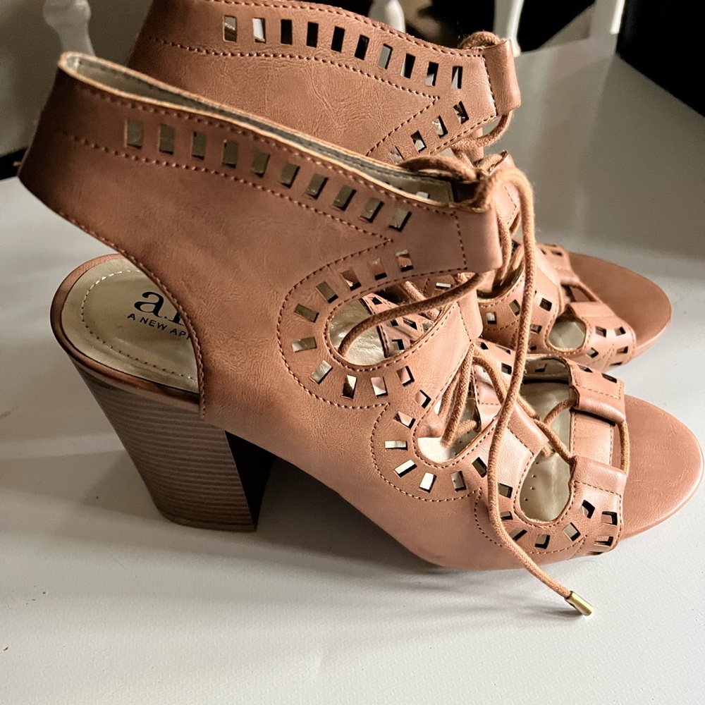 Heels - Picture 2 of 3